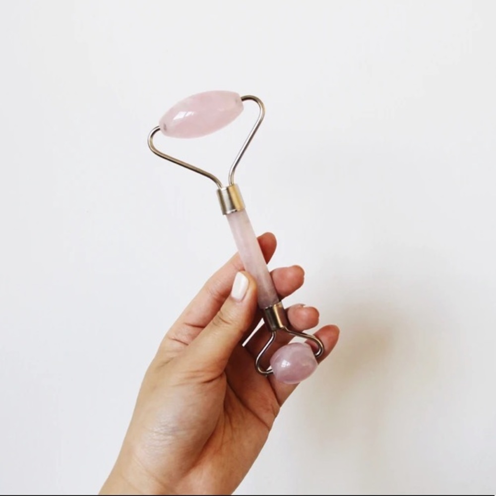 Mount Lai De-Puffing Rose Quartz Facial Roller